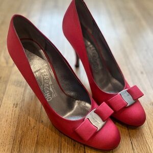 Beautiful Salvatore Ferragamo Vara Hot Pink Bow Pumpe Heel Shoes 7.5 B